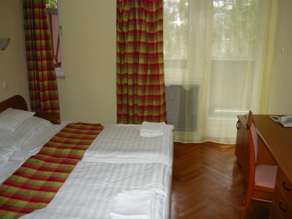Ezuestfenyo Hotel Телкібанья Екстер'єр фото