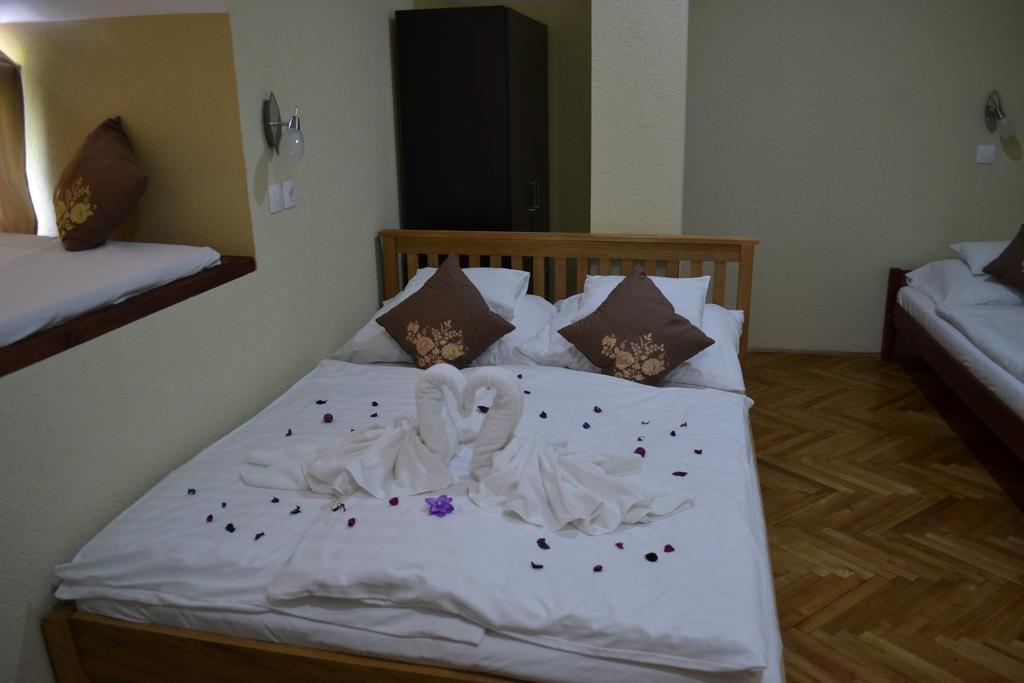 Ezuestfenyo Hotel Телкібанья Екстер'єр фото