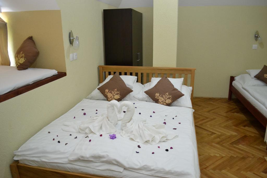 Ezuestfenyo Hotel Телкібанья Екстер'єр фото