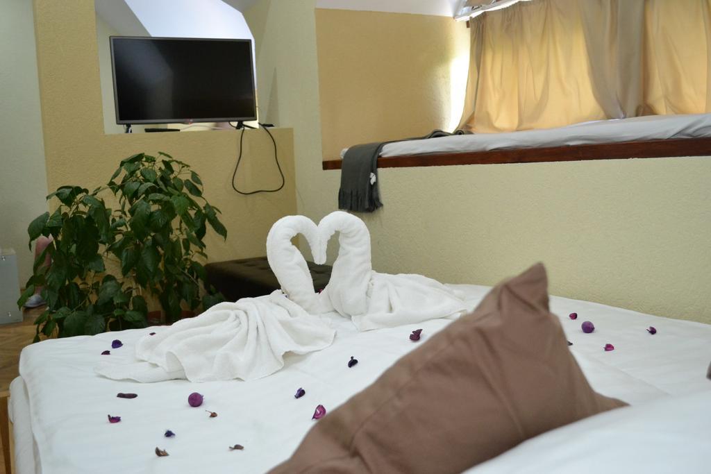 Ezuestfenyo Hotel Телкібанья Екстер'єр фото